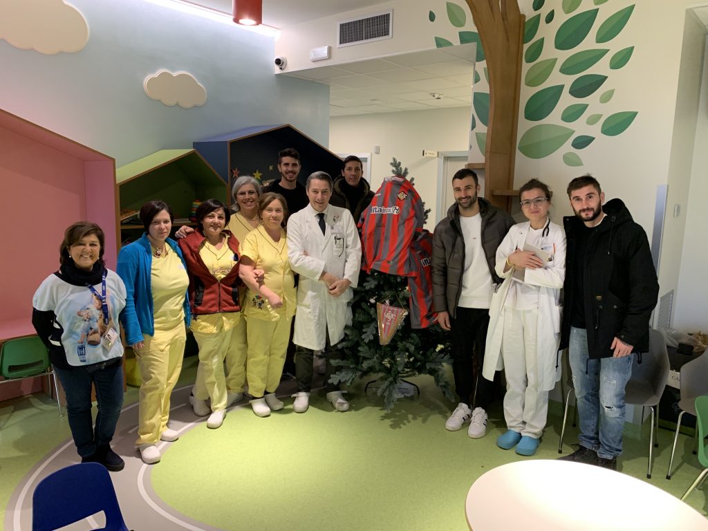 Cremo in visita in Pediatria, doni ai ragazzi ricoverati