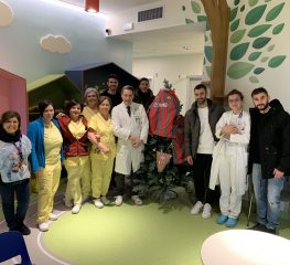 Cremo in visita in Pediatria, doni ai ragazzi ricoverati