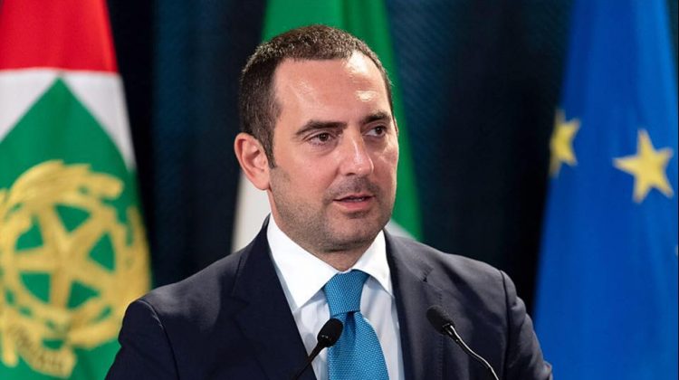 Spadafora: «Riapertura scuole test anche per lo sport»