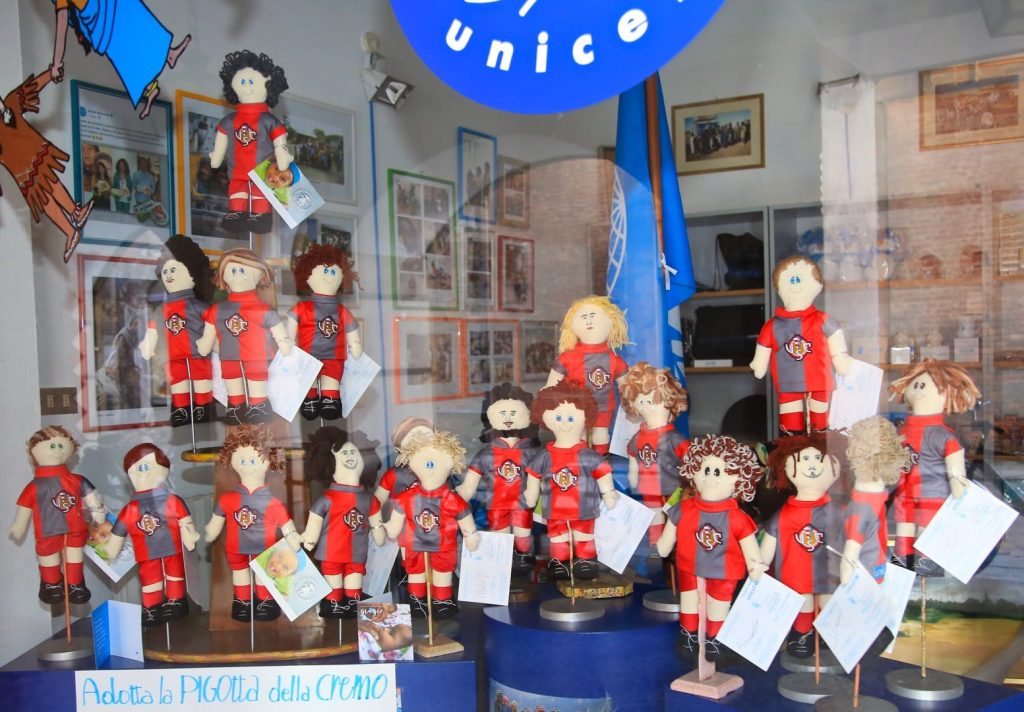 Beneficenza grigiorossa, Unicef lancia le pigotte della Cremonese