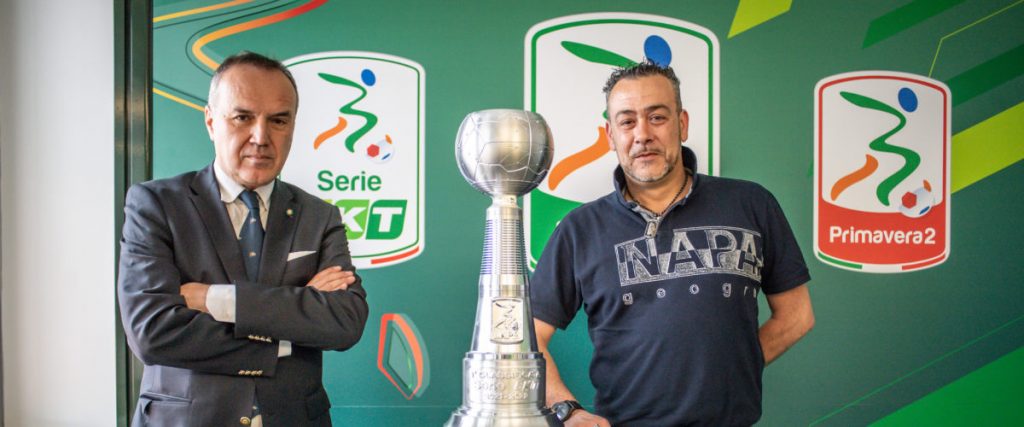 Serie B, presentata la Coppa che alzeranno i vincitori