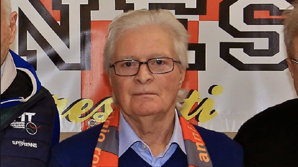 Cremonese-Catanzaro, mazzo di fiori in memoria del compianto Vito Raina