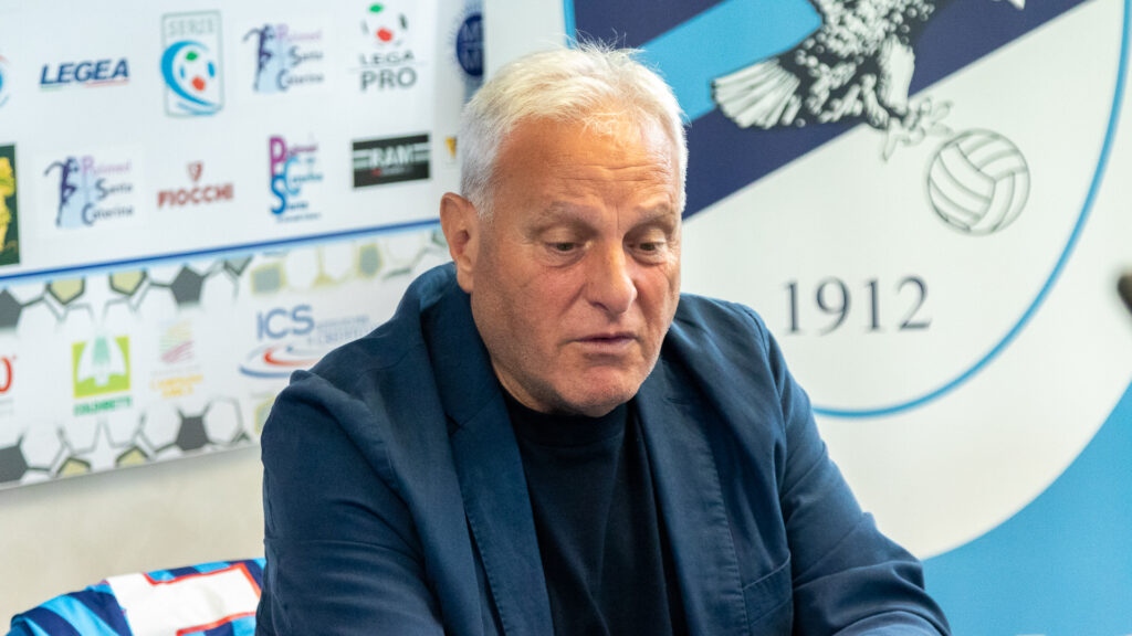 Lecco, dg Maiolo: «Antov la prende di mani, come si può stare zitti?»