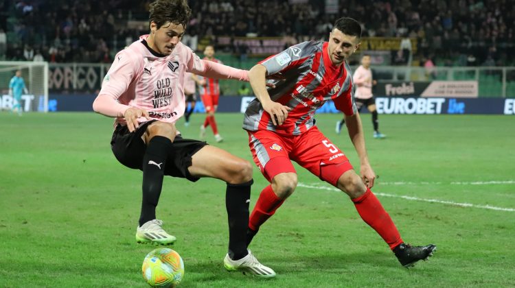 Cremonese, (auto)gol lampo contro il Bari