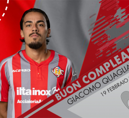 Tanti auguri a Quagliata, esterno grigiorosso!