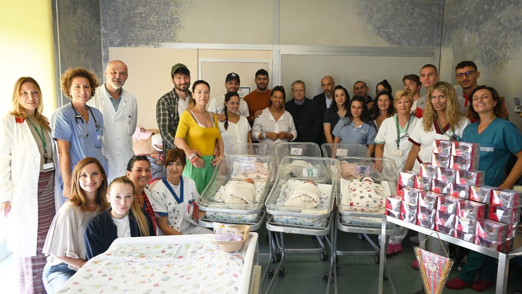 Cremonese, oltre 450 paia di calze donate ai neonati cremonesi