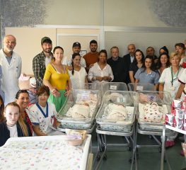 Cremonese, oltre 450 paia di calze donate ai neonati cremonesi