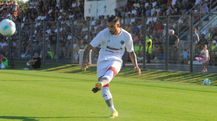 Lecce-Cremonese, Pezzella espulso nel finale