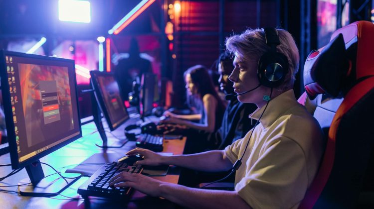 E-sport in Italia: da hobby di nicchia a mercato valutato in milioni di euro