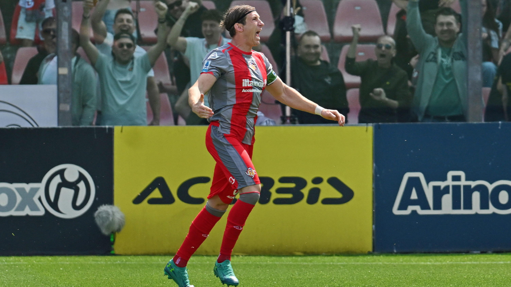 baschirotto esulta gol annullato cremo torino